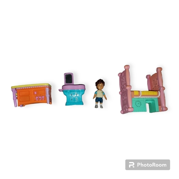 lot of dora 2007 Dollhouse Furniture And Diageo Figure